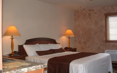 Photo 4 - The Sunset Inn