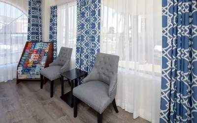Photo 2 - Travelodge by Wyndham Harbor City