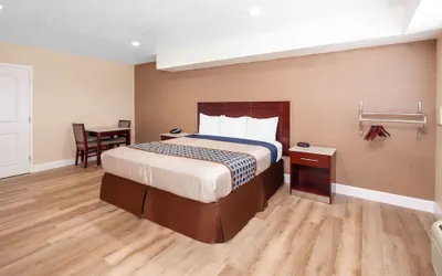 Photo 3 - Travelodge by Wyndham Harbor City