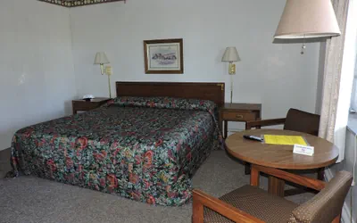 Photo 3 - The Golden Inn