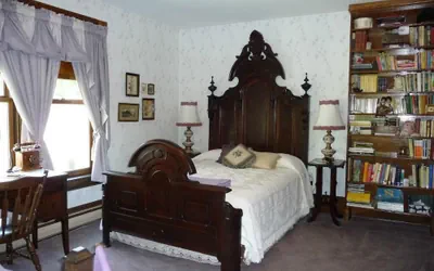 Photo 3 - Victorian Loft B & B