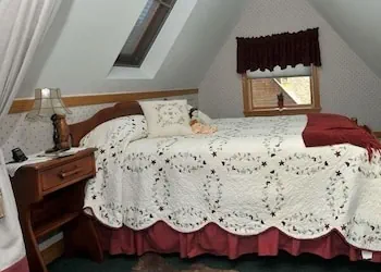 Photo 5 - Victorian Loft B & B