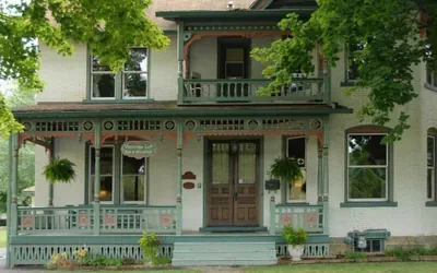 Photo 2 - Victorian Loft B & B