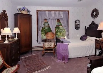Photo 4 - Victorian Loft B & B