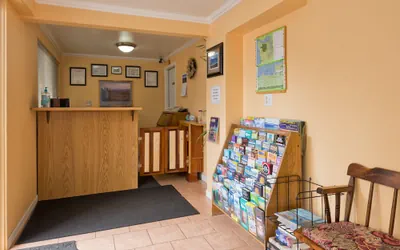 Photo 4 - Riviera Inn Motel