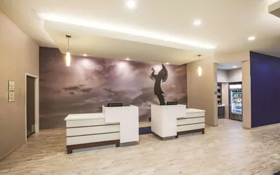Photo 4 - La Quinta Inn & Suites by Wyndham Wichita Northeast