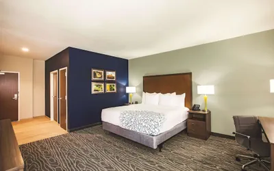 Photo 2 - La Quinta Inn & Suites by Wyndham Wichita Northeast