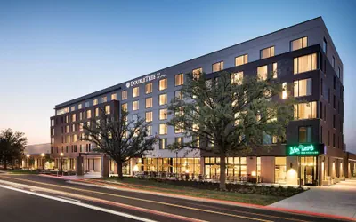 Photo 2 - DoubleTree by Hilton Greeley at Lincoln Park