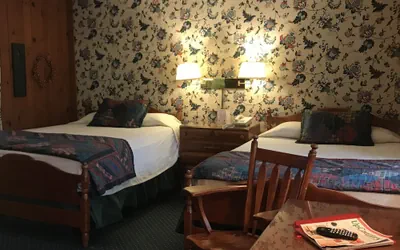 Photo 2 - 1896 House Country Inn & Motels