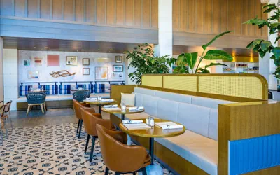 Photo 3 - Inn at the Pier Pismo Beach, Curio Collection by Hilton