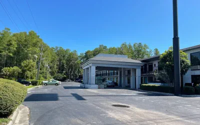 Photo 2 - Guest Inn