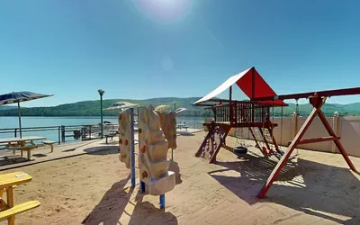 Surfside On The Lake