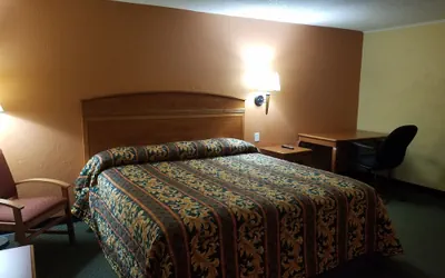 Photo 4 - Budget Inn