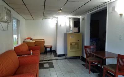 Photo 3 - Budget Inn