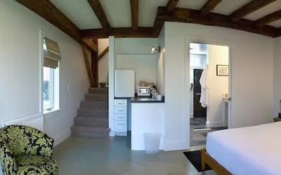 Photo 5 - Shoreham Inn