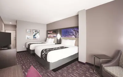Photo 5 - La Quinta Inn & Suites by Wyndham Kingsville