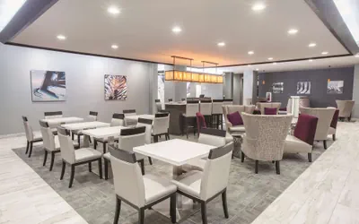 Photo 3 - La Quinta Inn & Suites by Wyndham Kingsville