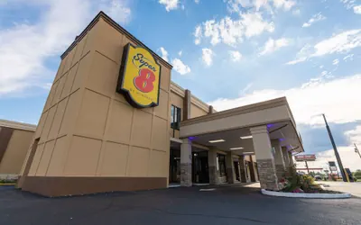 Photo 2 - Super 8 by Wyndham Goldsboro