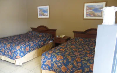 Photo 4 - Travel Inn & Suites