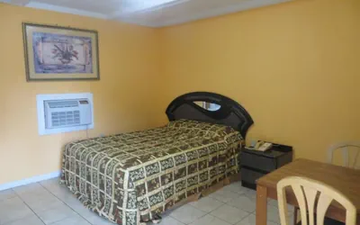 Photo 5 - Travel Inn & Suites