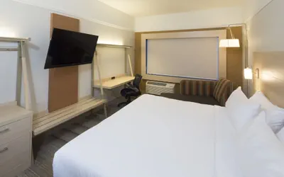 Photo 3 - Holiday Inn Express and Suites Portage by IHG