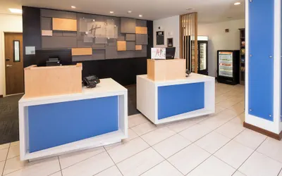 Holiday Inn Express and Suites Portage by IHG