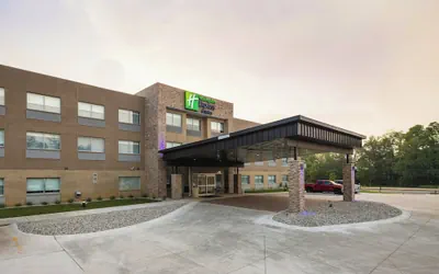 Photo 2 - Holiday Inn Express and Suites Portage by IHG