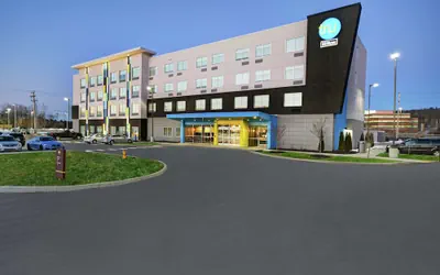 Photo 2 - Tru by Hilton Portland Airport Area