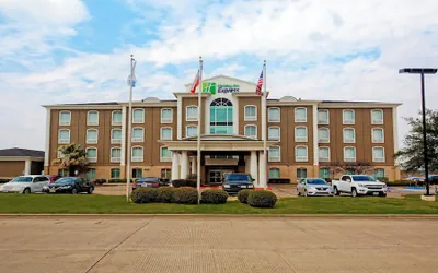Photo 2 - Holiday Inn Express Hotel & Suites Corsicana by IHG