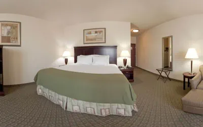 Photo 4 - Holiday Inn Express Hotel & Suites Corsicana by IHG
