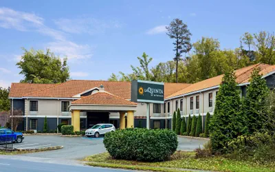 Photo 2 - La Quinta Inn by Wyndham Radford