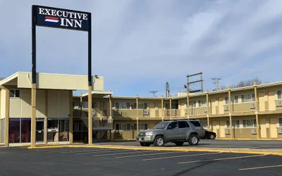 Photo 2 - Executive Inn