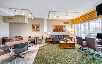 Photo 2 - Econo Lodge Corinth