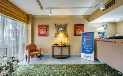 Photo 4 - Econo Lodge Corinth
