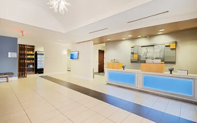 Photo 2 - Holiday Inn Express Hotel & Suites Ft. Lauderdale-Plantation by IHG