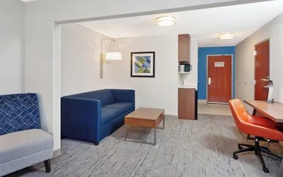 Photo 5 - Holiday Inn Express Hotel & Suites Urbana-Champaign by IHG