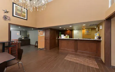 Photo 3 - Quality Inn Gonzales