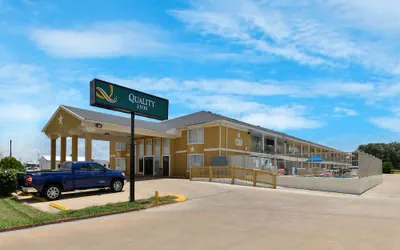 Photo 2 - Quality Inn Gonzales