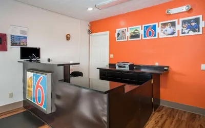 Photo 4 - Motel 6 Parkersburg, WV