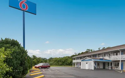 Photo 2 - Motel 6 Parkersburg, WV