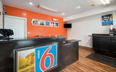 Photo 5 - Motel 6 Parkersburg, WV