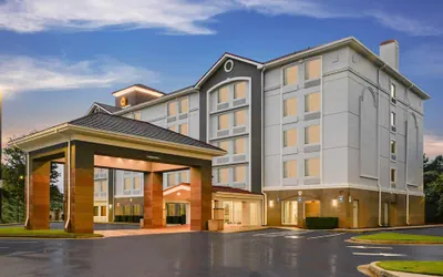 Photo 2 - La Quinta Inn & Suites by Wyndham Atlanta Douglasville