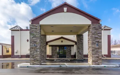 Photo 2 - Econo Lodge Cloverdale