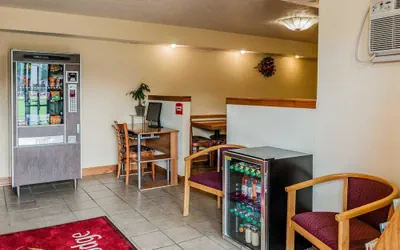 Photo 3 - Econo Lodge Cloverdale