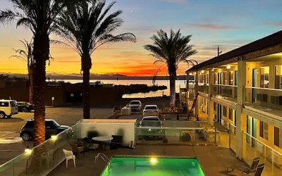 Photo 2 - Sway Hotel Lake Havasu