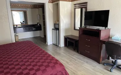 Photo 3 - Budget Inn & Suites Shoreline