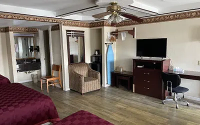 Photo 4 - Budget Inn & Suites Shoreline