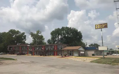 Photo 2 - Budget Host Village Inn
