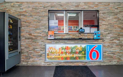 Photo 4 - Motel 6 Elmsford, NY - White Plains