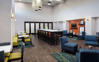 Photo 4 - Hampton Inn & Suites Savannah - I-95 South - Gateway